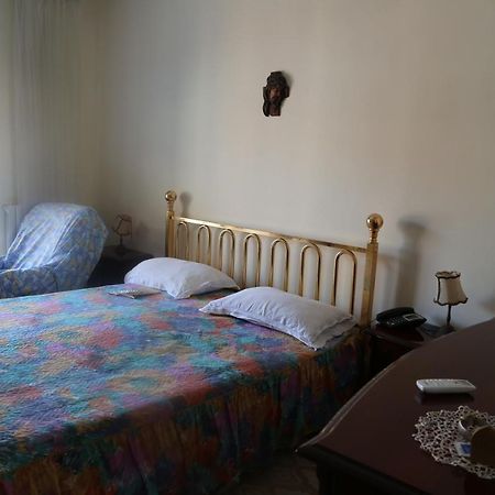 Stanza In Appartamento Naples Extérieur photo