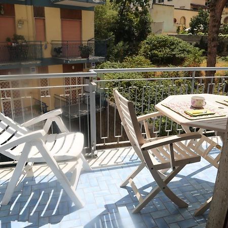 Stanza In Appartamento Naples Extérieur photo