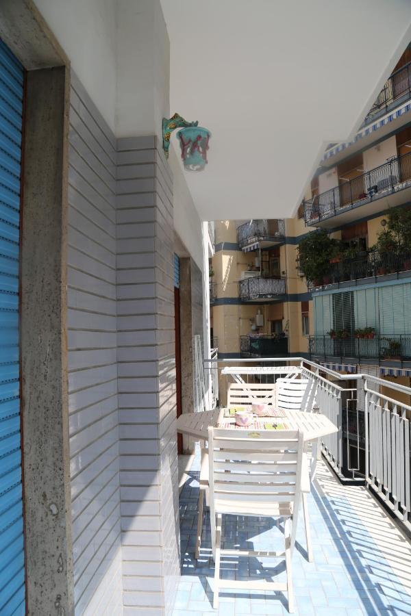 Stanza In Appartamento Naples Extérieur photo