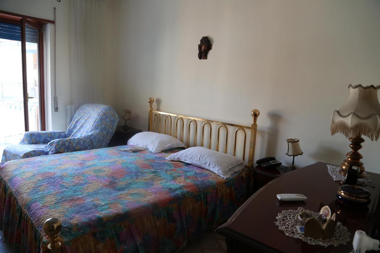 Stanza In Appartamento Naples Extérieur photo