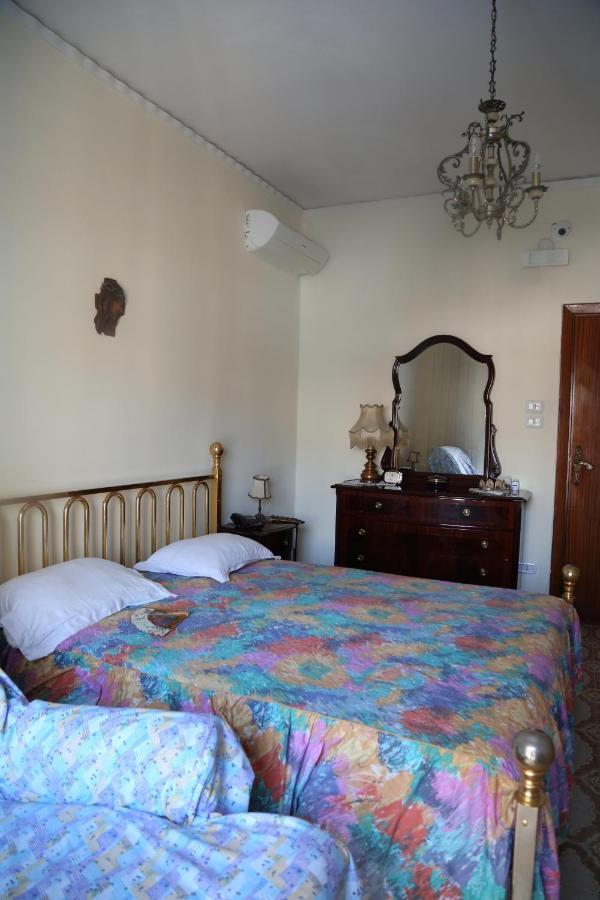 Stanza In Appartamento Naples Extérieur photo