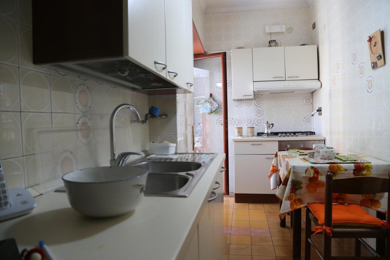 Stanza In Appartamento Naples Extérieur photo