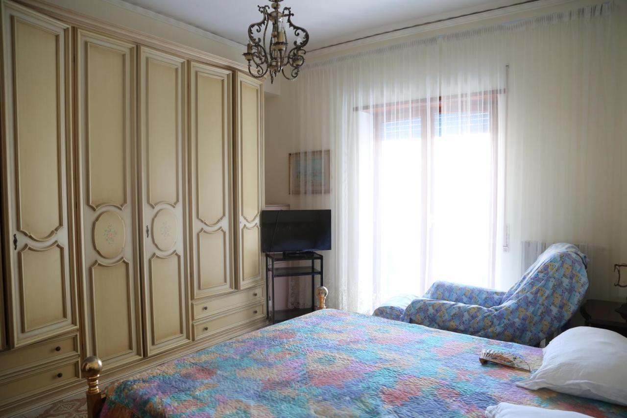 Stanza In Appartamento Naples Extérieur photo