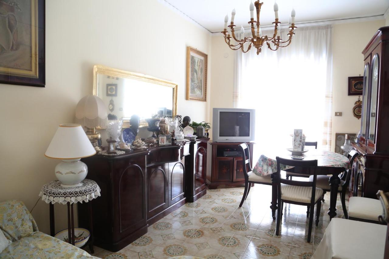Stanza In Appartamento Naples Extérieur photo